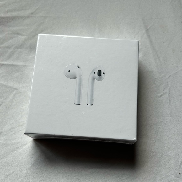 Apple AirPods with Charging Case - White - Picture 1 of 1